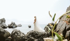 φωτογράφος γαμου εναλλακτικη φωτογραφία βραβευμένη φωτογραφία μοντέρνα φωτογράφιση στη θάλασσα προτότυπη φωτογράφιση καλοκαιρινος γαμος στη θαλασσα στα ελληνικα νησια