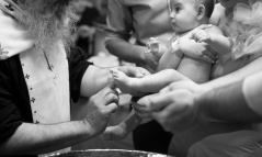 φωτογράφος βαπτισης εναλλακτικη φωτογραφία βραβευμένη φωτογραφία μοντέρνα φωτογράφιση φωτογραφος βαπτισης χαλκιδικη